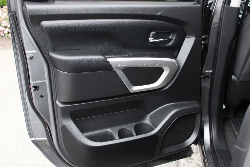 Used 2021 Nissan Titan SV w/ SV Convenience Package image 34