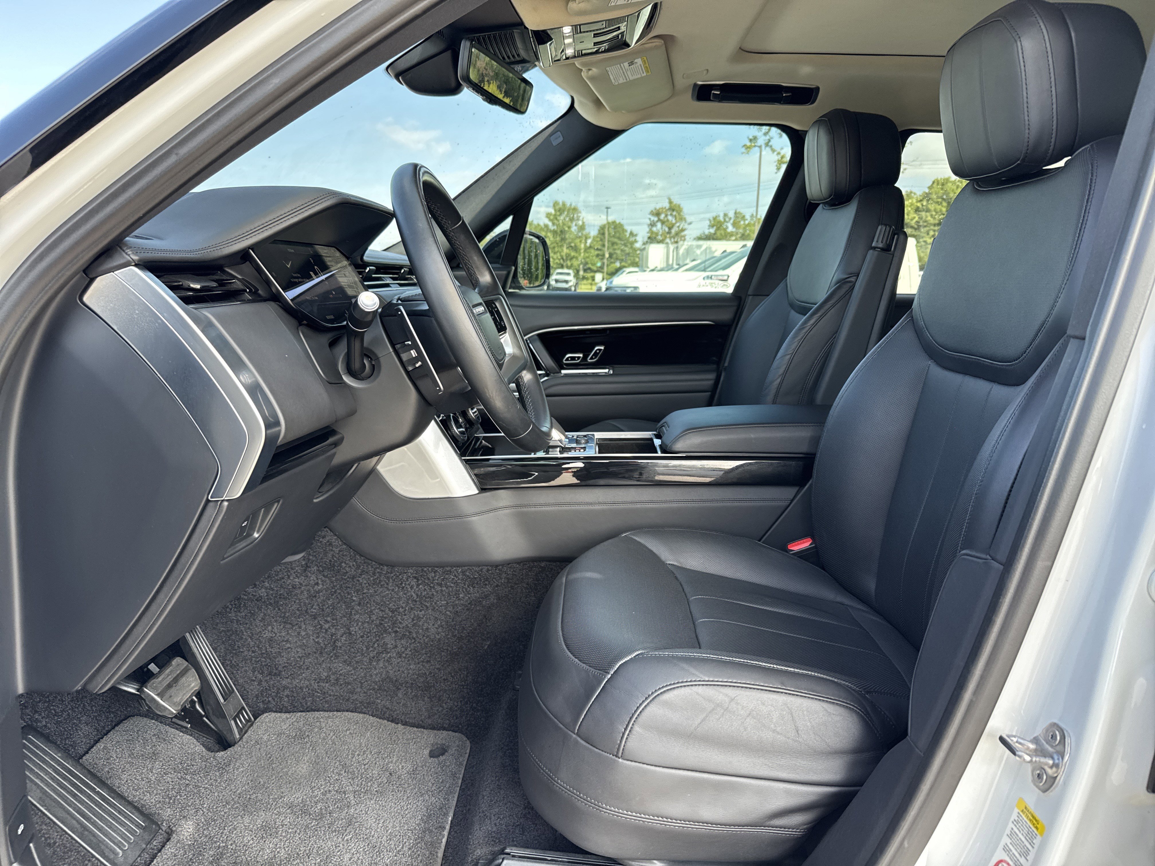 Used 2022 Land Rover Range Rover SE image 16