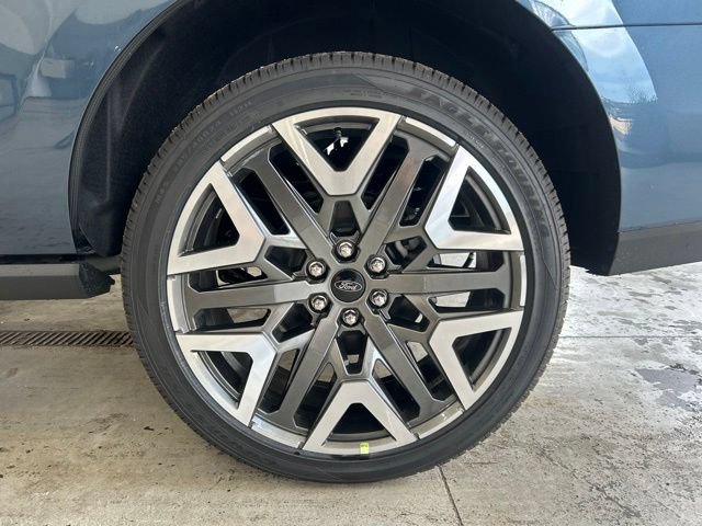 New 2027 Ford Expedition Platinum w/ Platinum Ultimate Package AWD/4WD image 9