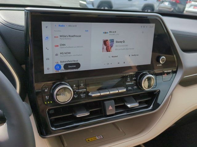 Used 2023 Toyota Highlander Limited FWD image 12