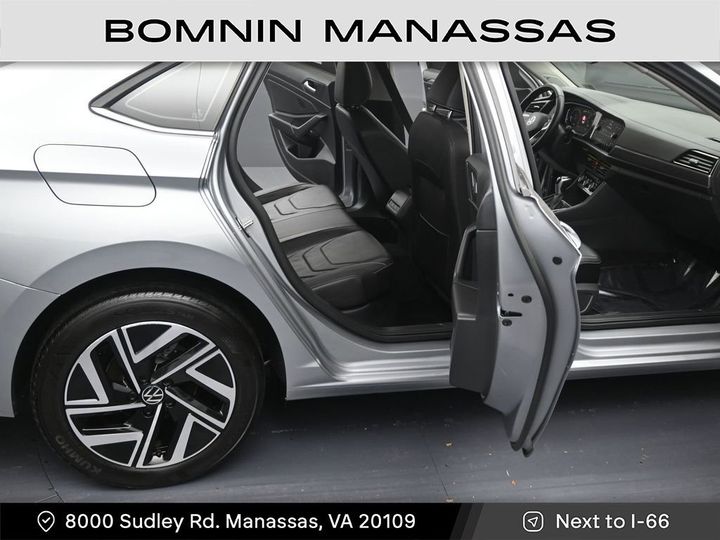 Used 2023 Volkswagen Jetta SEL image 9