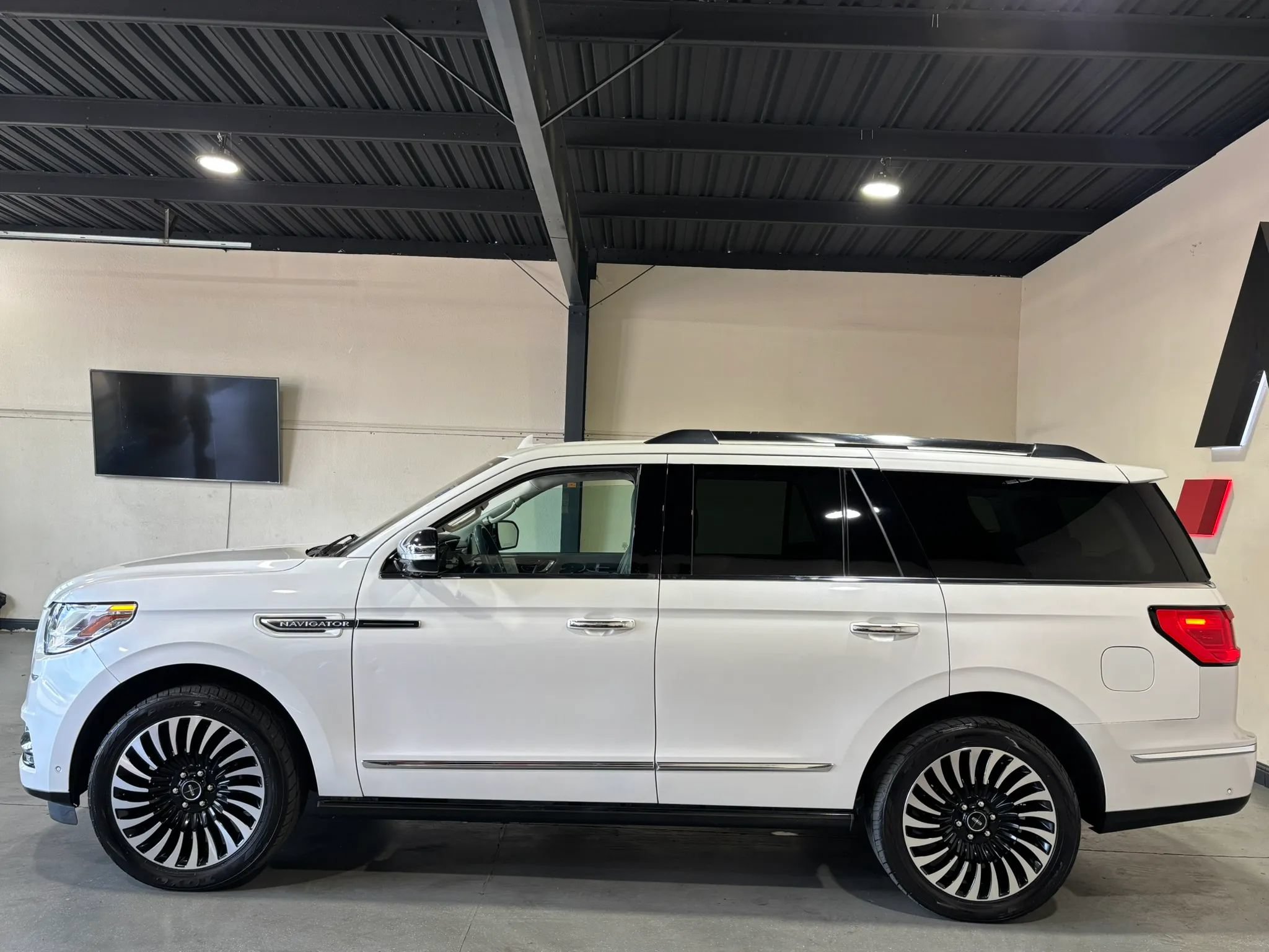 Used 2018 Lincoln Navigator Black Label AWD/4WD image 5