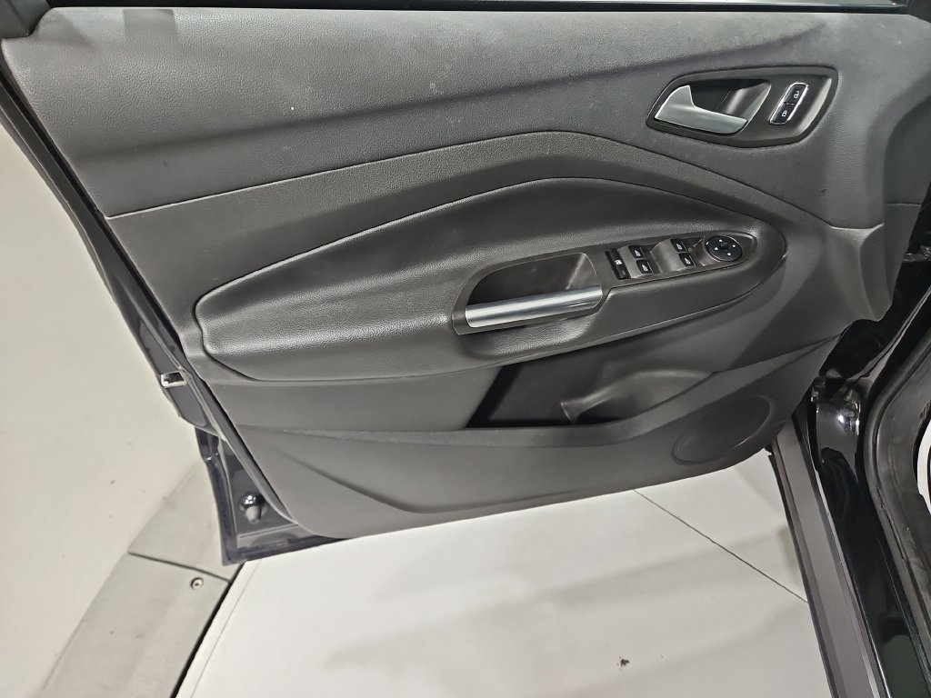 Used 2016 Ford Escape SE w/ Equipment Group 201A AWD/4WD image 11