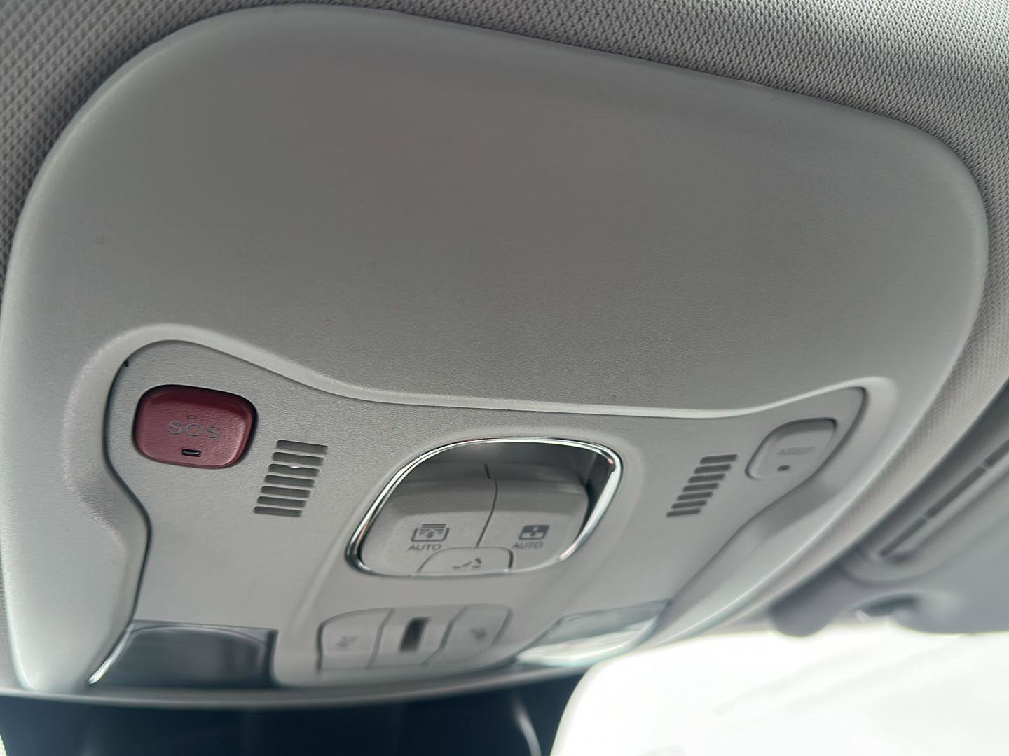 Used 2020 Jeep Renegade Latitude w/ UConnect 8.4 Nav Group image 28