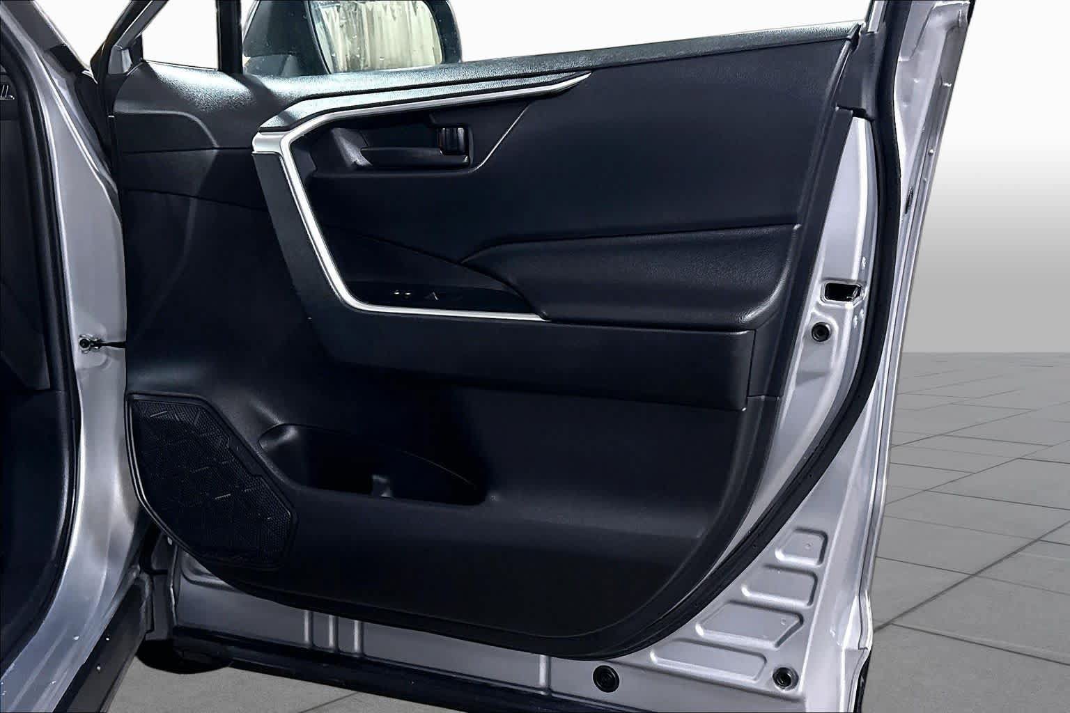 Certified 2021 Toyota RAV4 LE FWD image 22