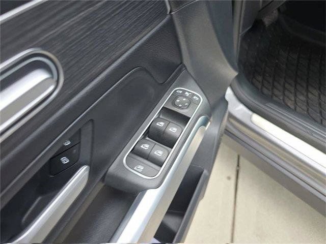 Used 2026 Mercedes-Benz GLB 250 4MATIC image 23