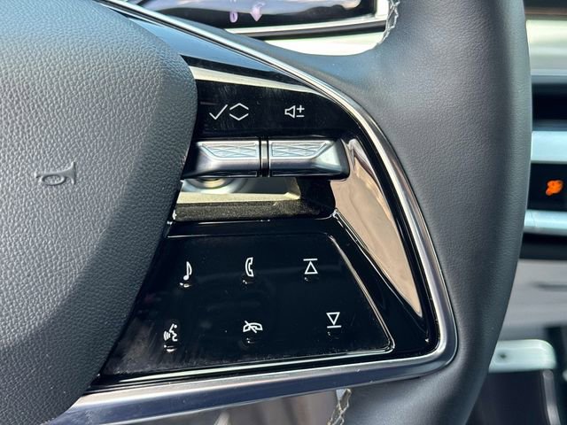 New 2025 Cadillac Lyriq Luxury w/ LPO, Floor Liner Package AWD/4WD image 26