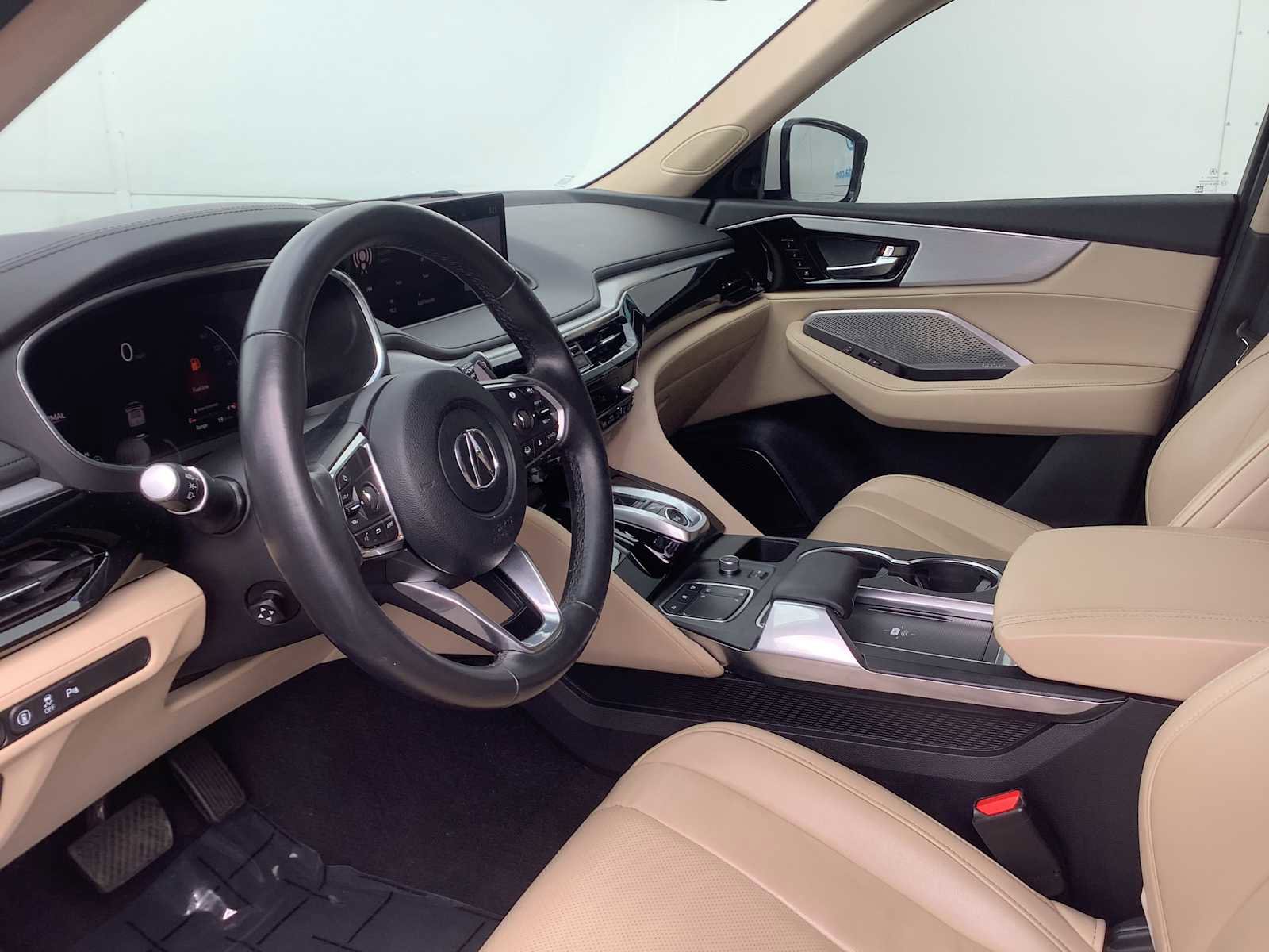 Used 2024 Acura MDX SH-AWD w/ Technology Package image 3