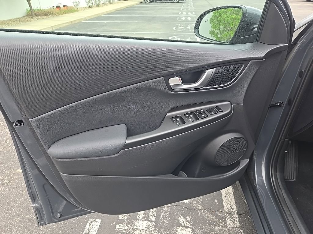 Used 2023 Hyundai Kona Limited w/ Cargo Package AWD/4WD image 28