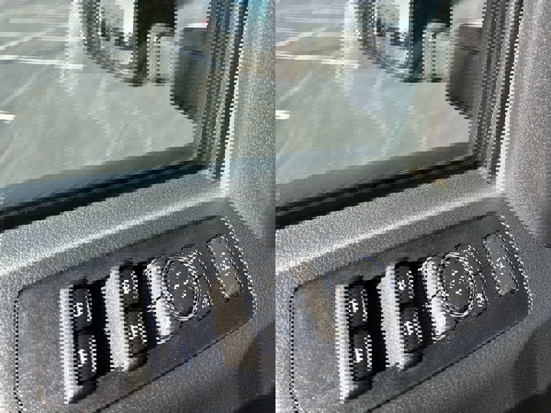 Used 2022 Ford F350 Lariat w/ Chrome Package image 13