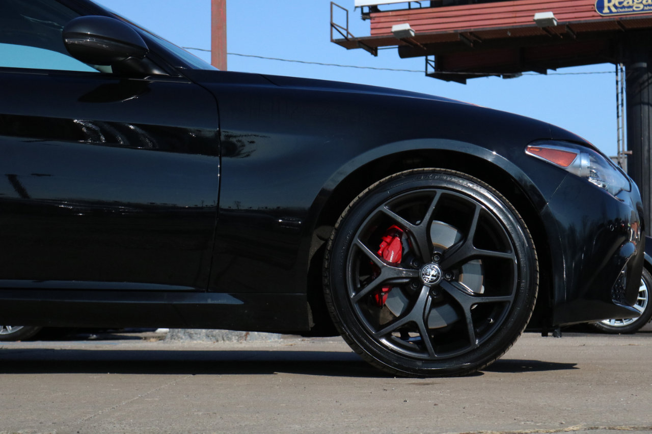 Used 2021 Alfa Romeo Giulia Ti w/ Nero Edizione image 7