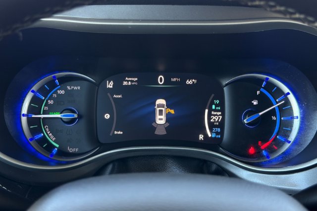 Used 2024 Chrysler Pacifica Limited FWD image 32