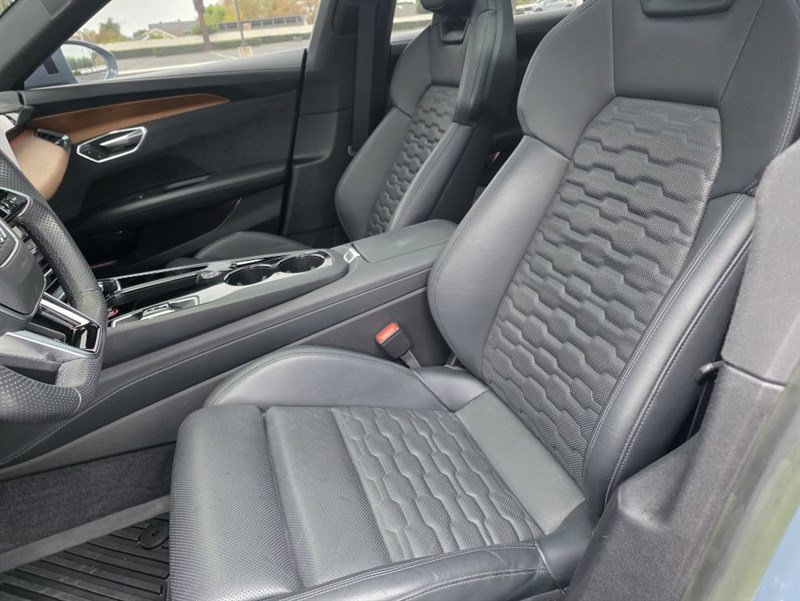 Used 2023 Audi e-tron GT Prestige AWD/4WD image 34