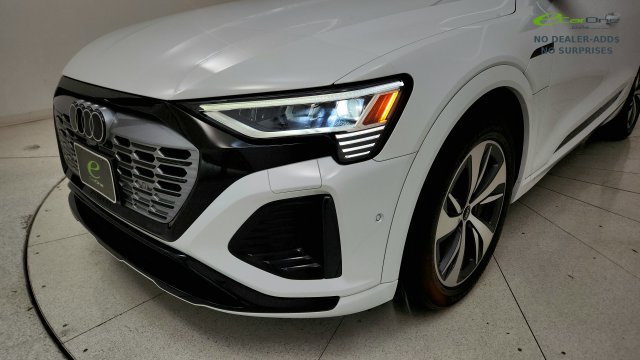 Used 2024 Audi Q8 e-tron Premium Plus w/ Premium Plus Package AWD/4WD image 25