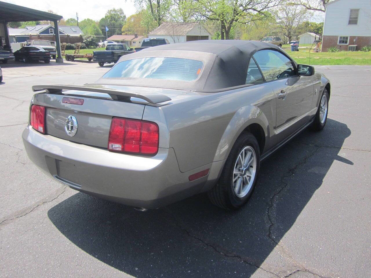 Used 2005 Ford Mustang Premium image 6