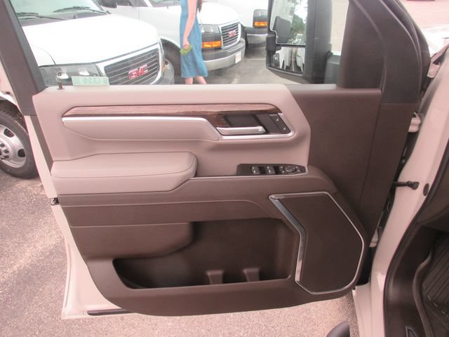 Used 2026 GMC Sierra 2500 SLE w/ SLE Value Package; AWD/4WD image 9