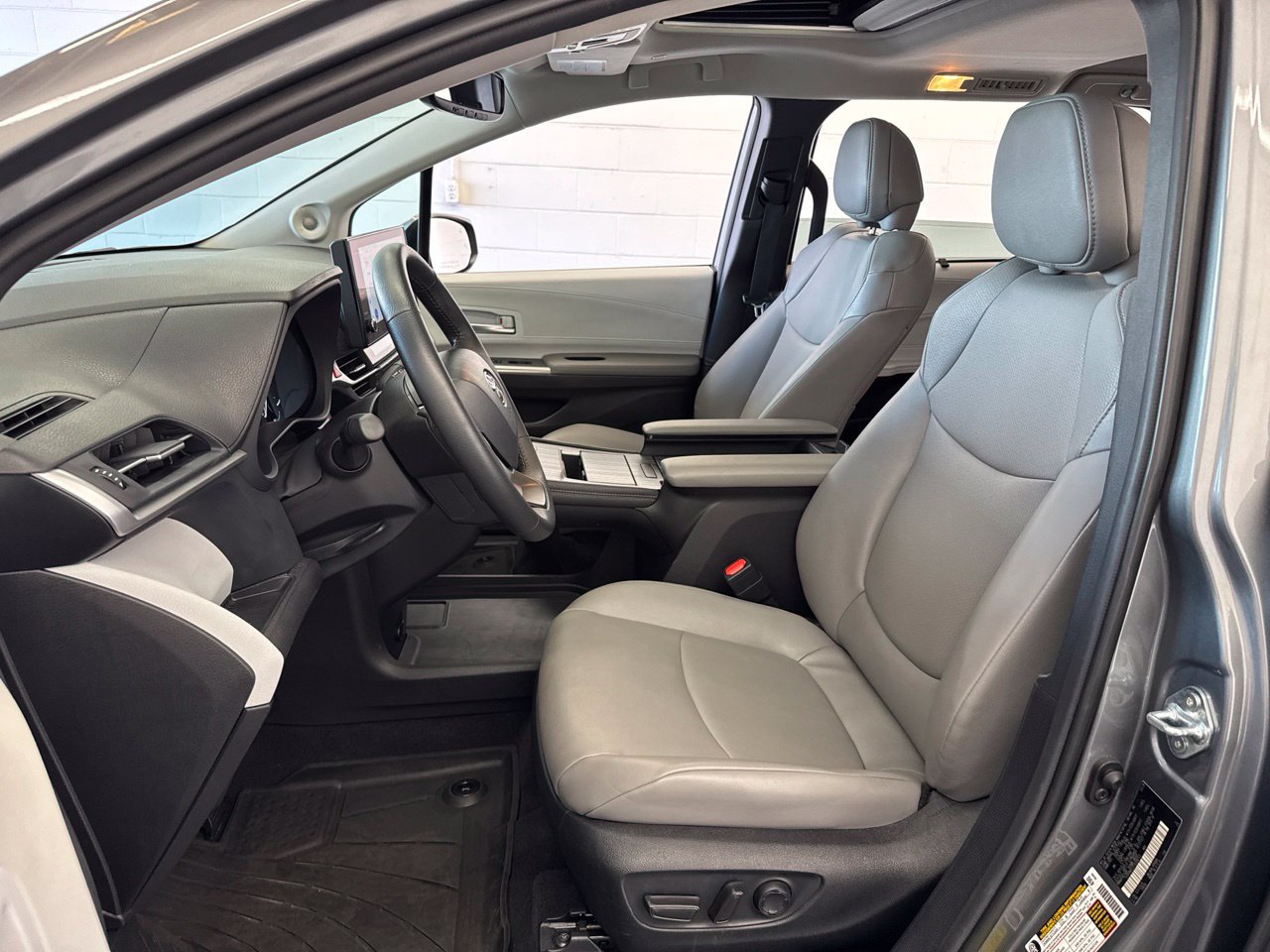 Certified 2026 Toyota Sienna XLE FWD image 15
