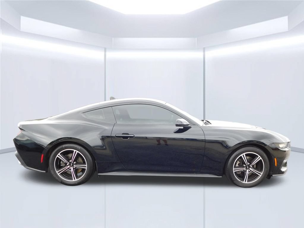 Used 2025 Ford Mustang Coupe RWD image 2