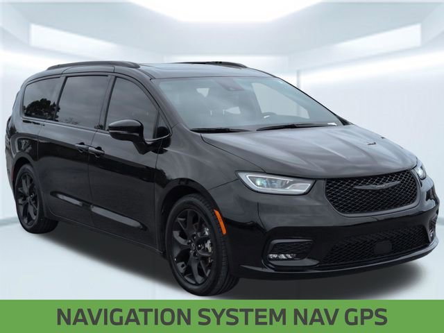 Used 2025 Chrysler Pacifica Limited image 8