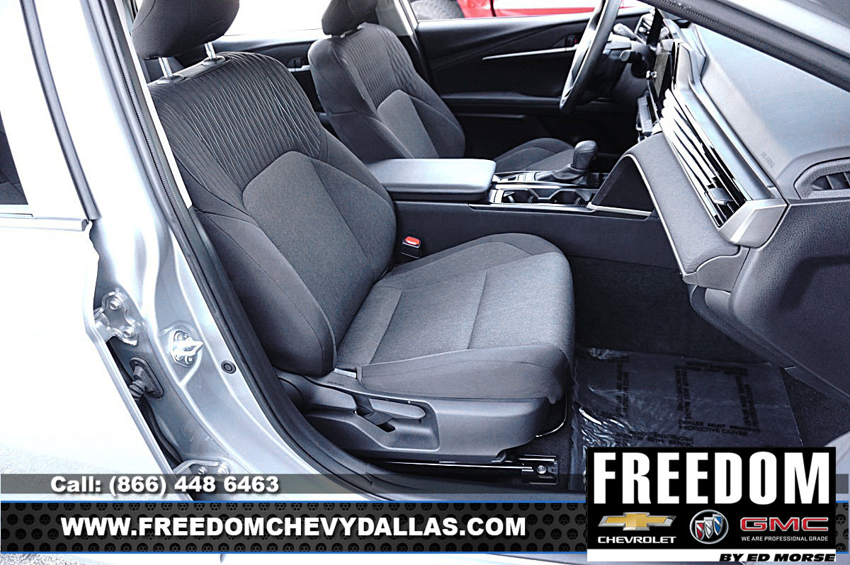 Used 2025 Toyota Camry LE image 11