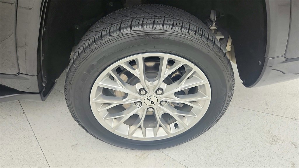 Used 2021 Jeep Grand Cherokee L Summit w/ Luxury Tech Group V image 27