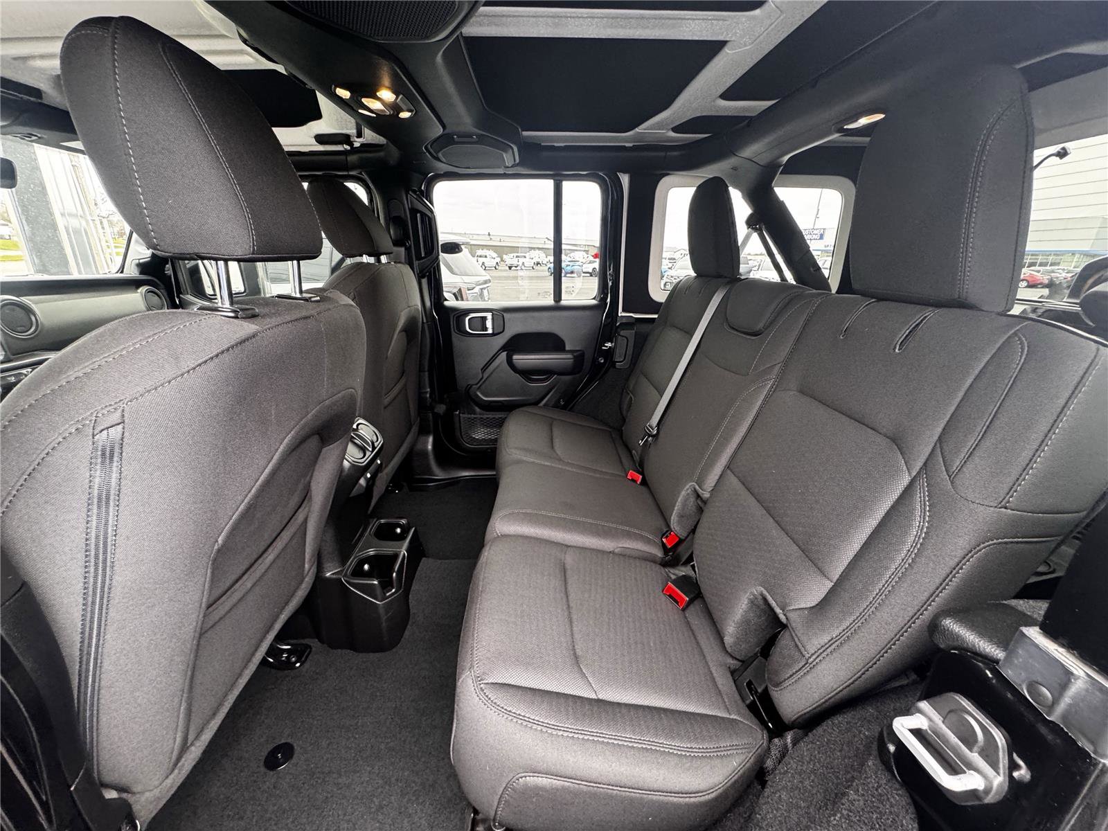 Used 2022 Jeep Wrangler Unlimited Sport AWD/4WD image 7