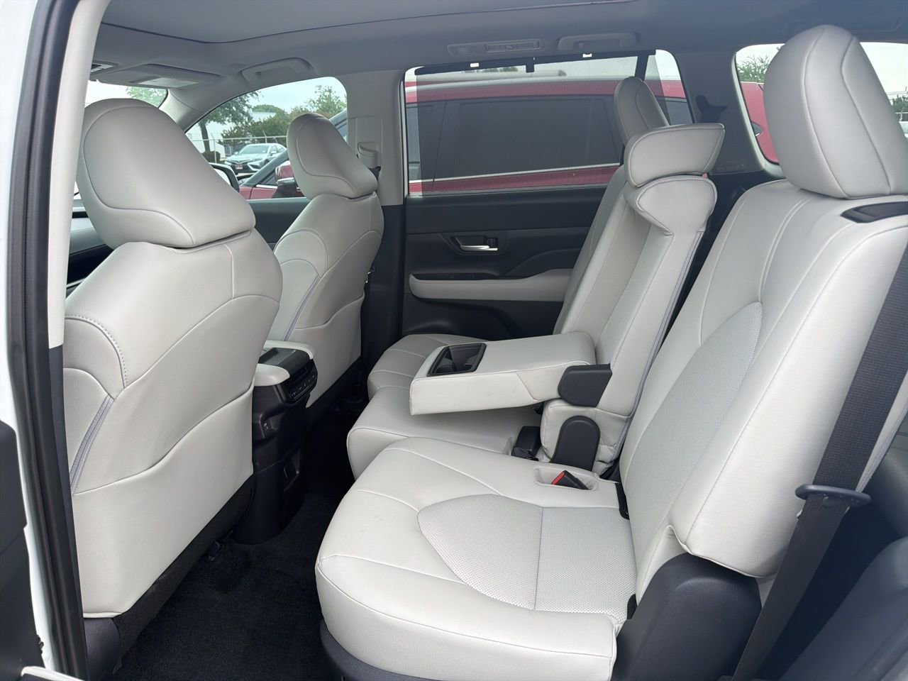 Used 2025 Toyota Grand Highlander AWD image 10