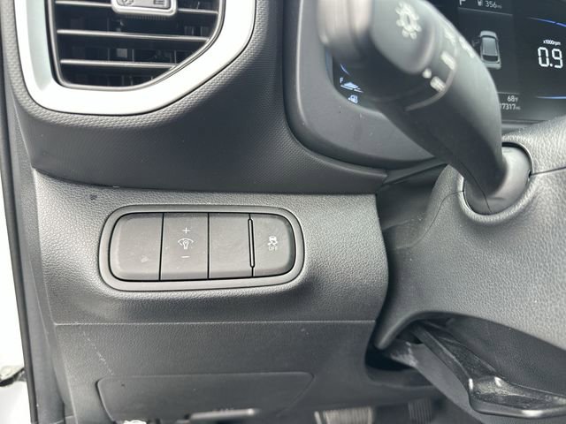 Used 2025 Hyundai Venue SEL image 26