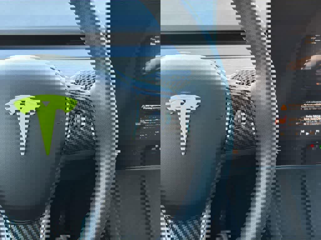 Used 2023 Tesla Model Y Performance image 14