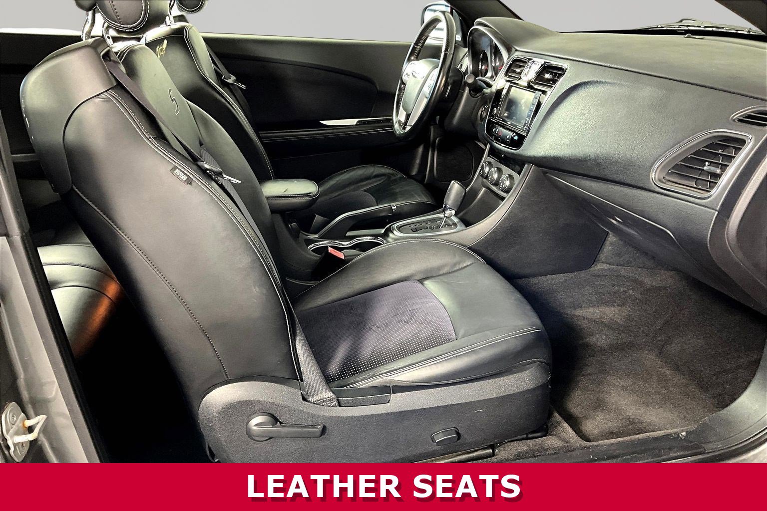 Used 2011 Chrysler 200 S FWD image 25