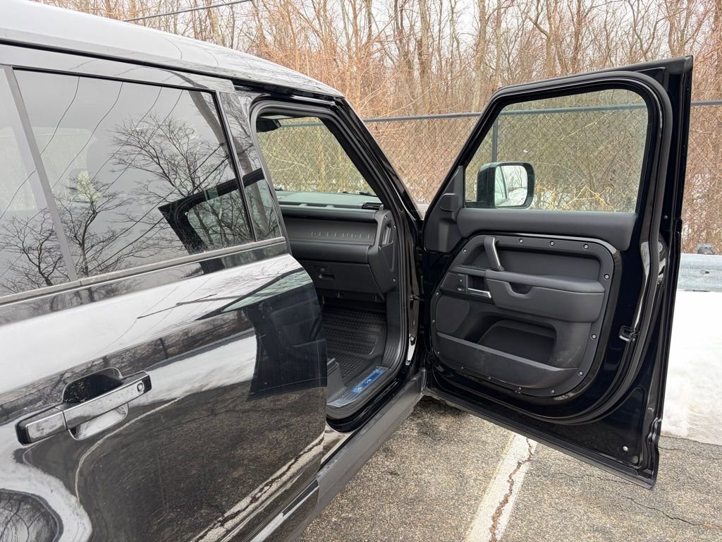 New 2025 Land Rover Defender 110 V8 image 14