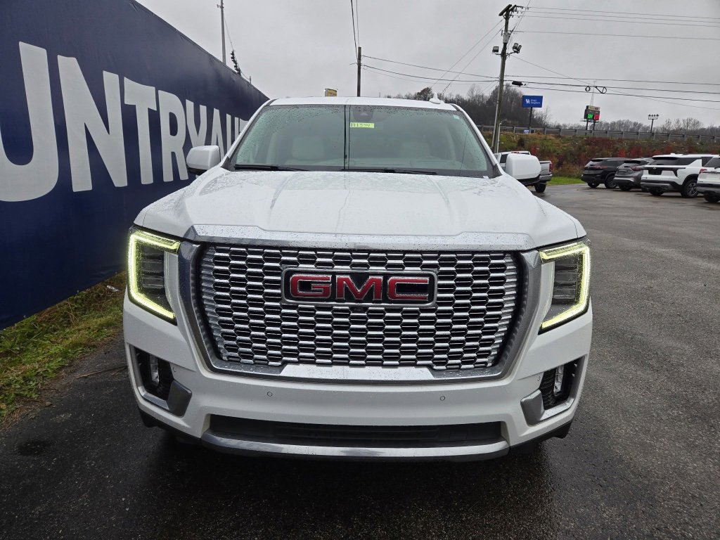 Used 2022 GMC Yukon XL Denali image 2