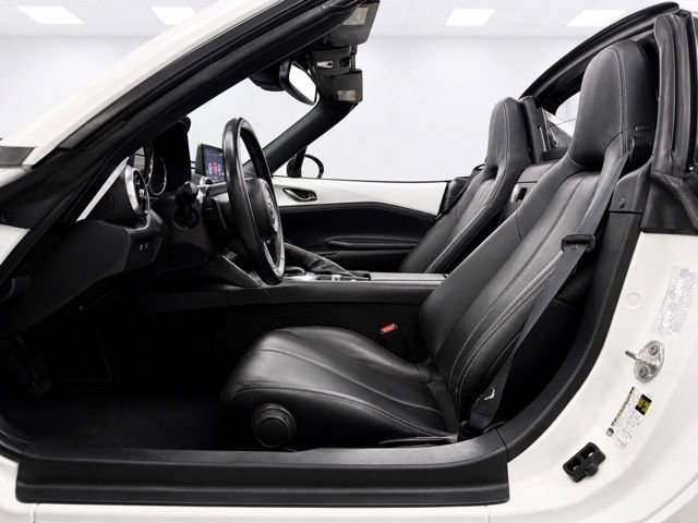 Used 2020 MAZDA MX-5 Miata RF Grand Touring RWD image 15