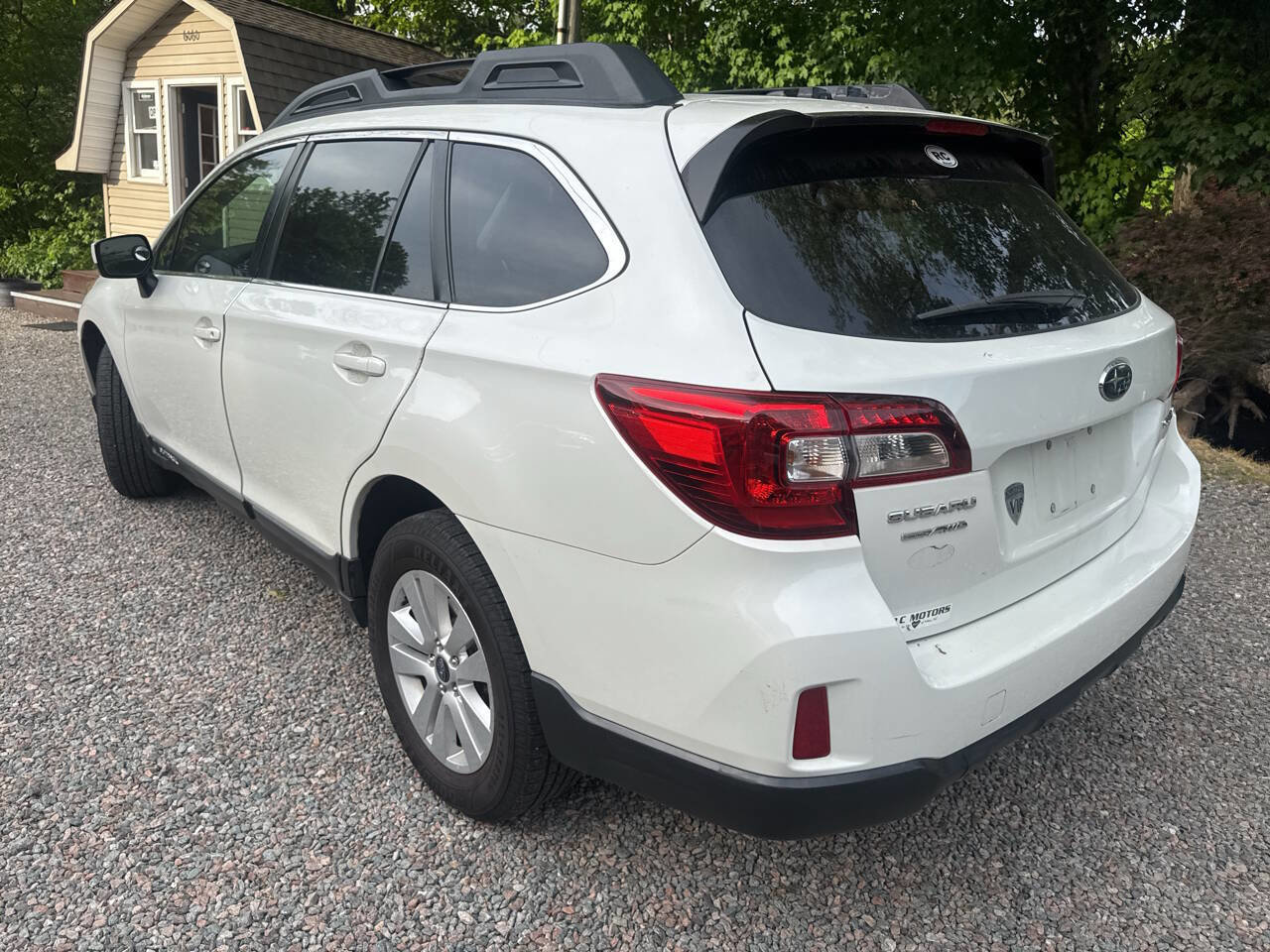 Used 2015 Subaru Outback 2.5i Premium AWD/4WD image 3