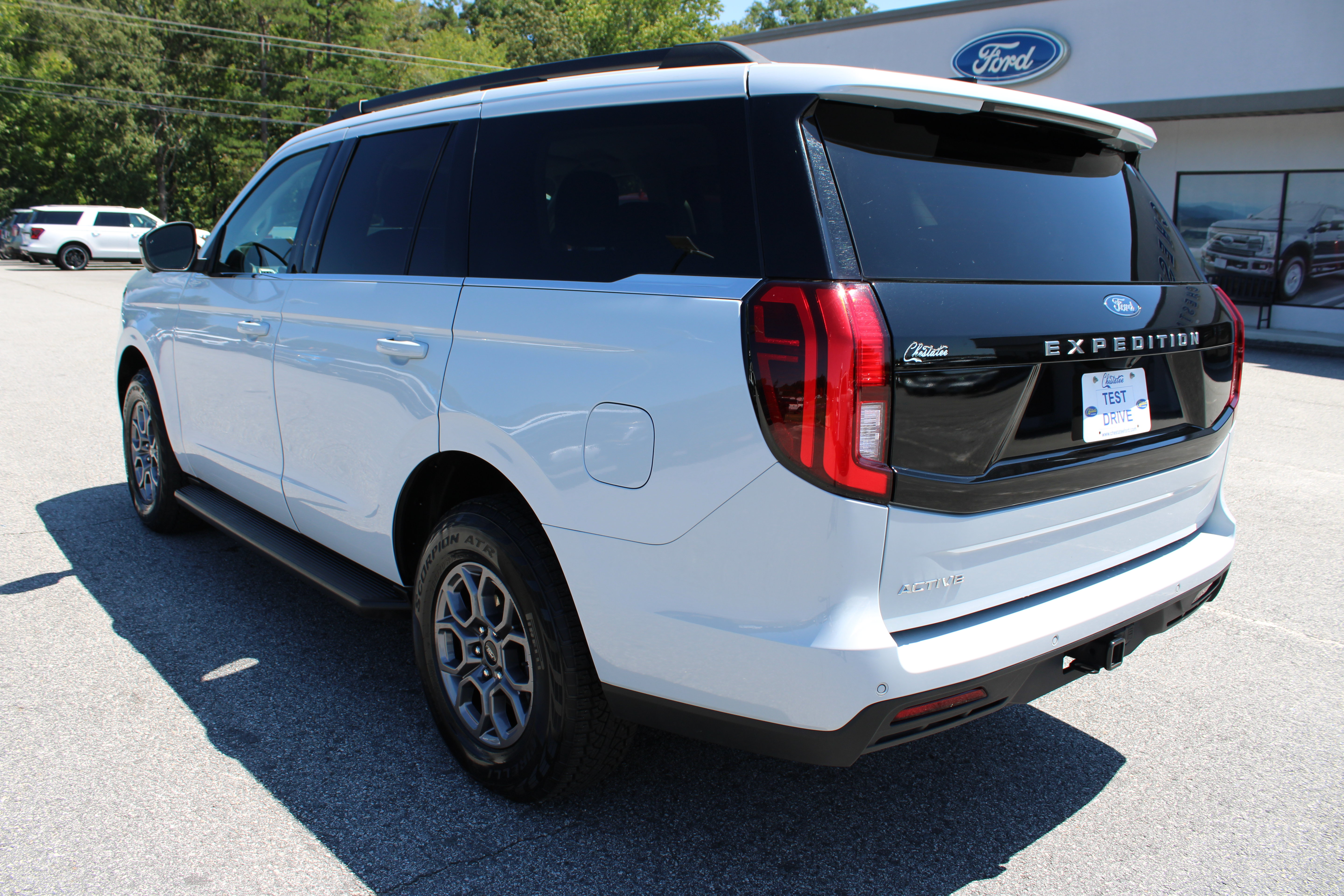 Used 2025 Ford Expedition Active RWD image 8