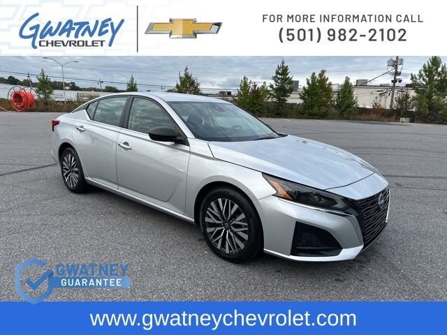 Used 2024 Nissan Altima 2.5 SV image 3