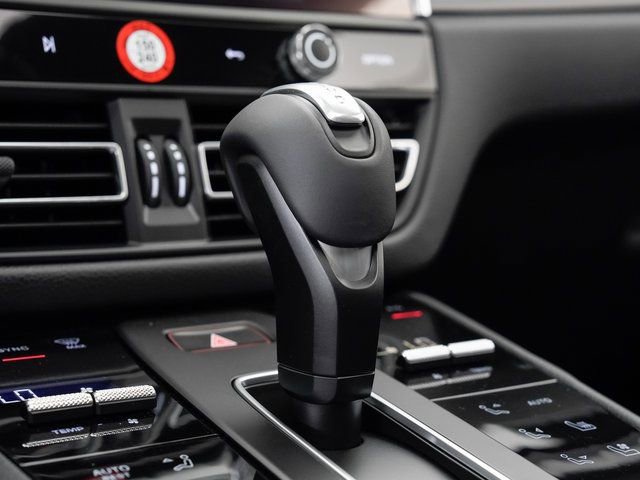 Certified 2025 Porsche Macan AWD/4WD image 20