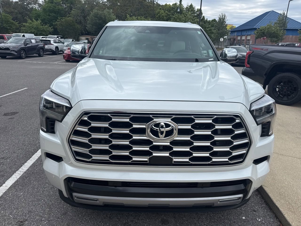 Used 2025 Toyota Sequoia Capstone AWD/4WD image 3