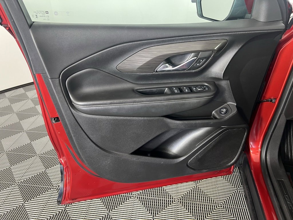 Used 2024 GMC Terrain SLE w/ Driver Convenience Package image 11