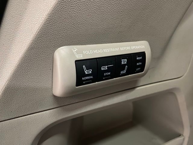 Used 2012 Chrysler Town & Country Touring-L w/ Premium Group FWD image 13