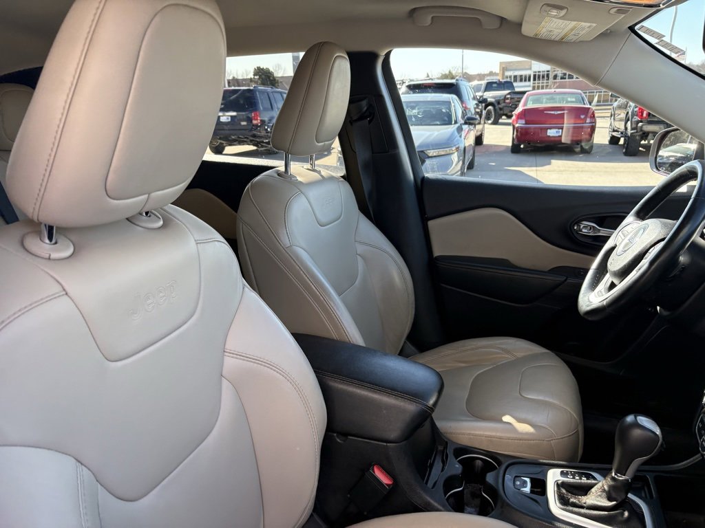 Used 2015 Jeep Cherokee Limited image 25