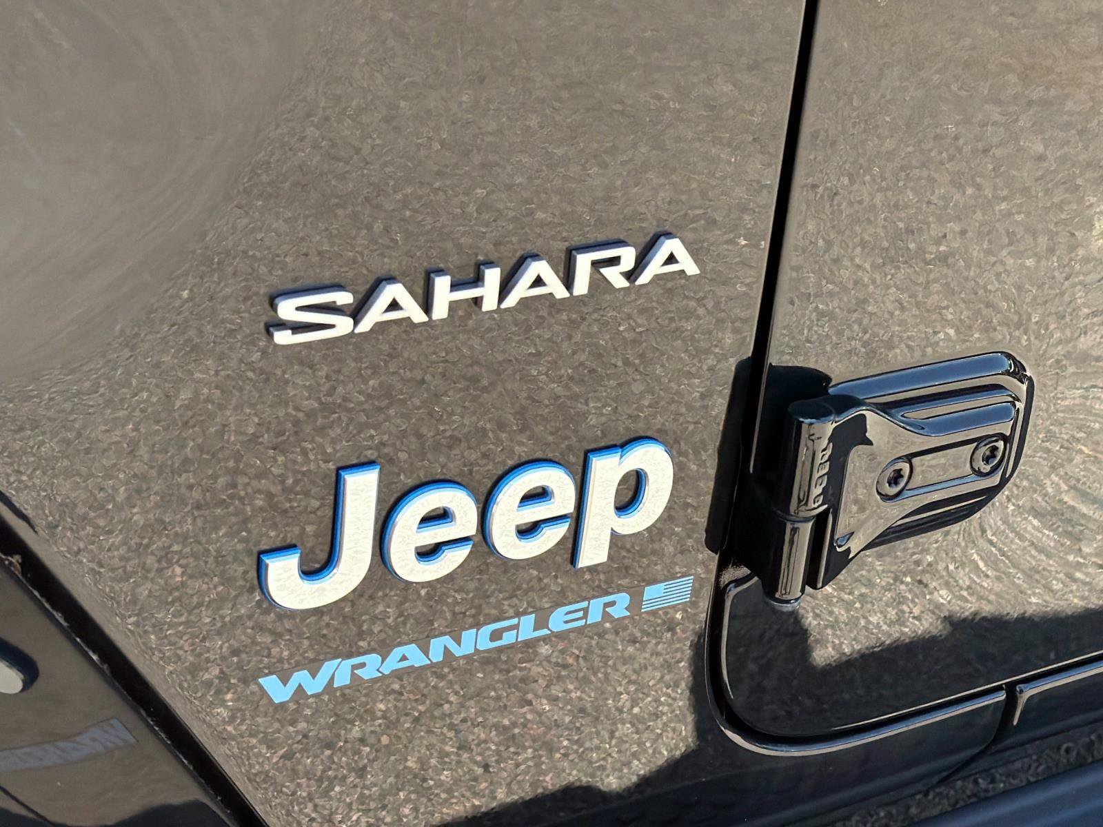 Used 2024 Jeep Wrangler Unlimited Sahara w/ Technology Group AWD/4WD image 6