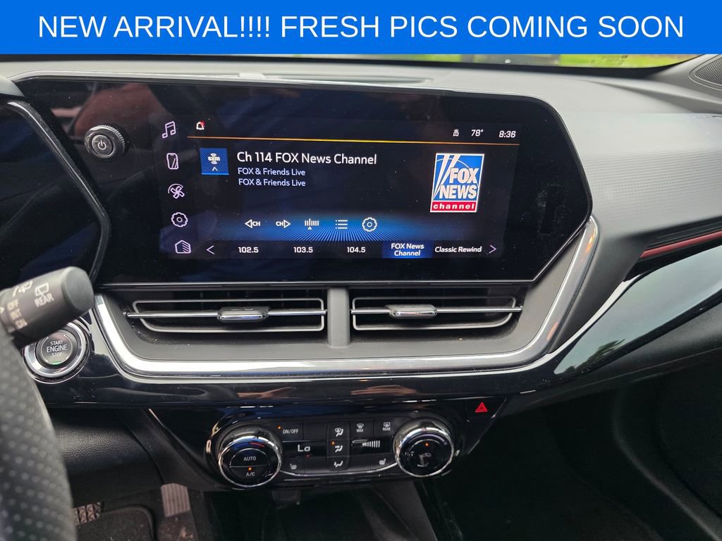 Used 2024 Chevrolet Trax RS w/ Sunroof Package FWD image 10