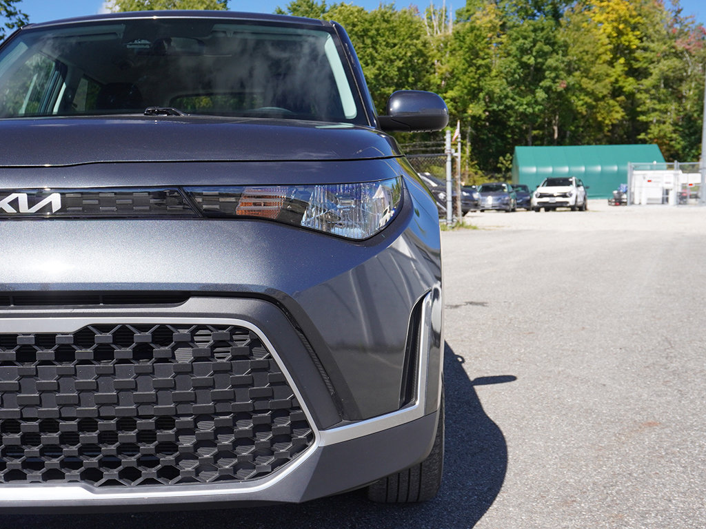 Used 2025 Kia Soul LX w/ LX Technology Package FWD image 13