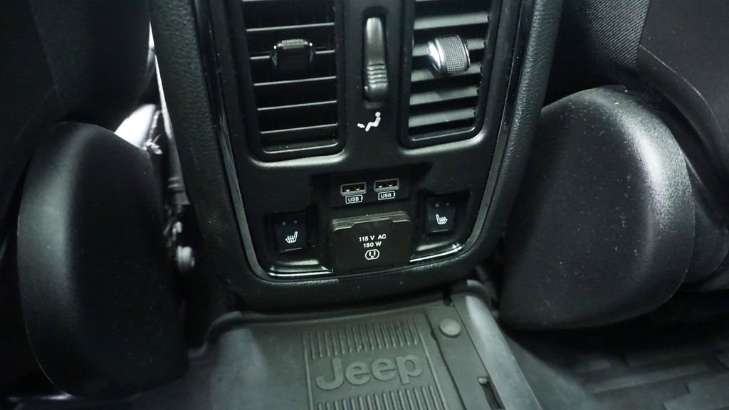 Certified 2019 Jeep Grand Cherokee Limited w/ Luxury Group II image 32