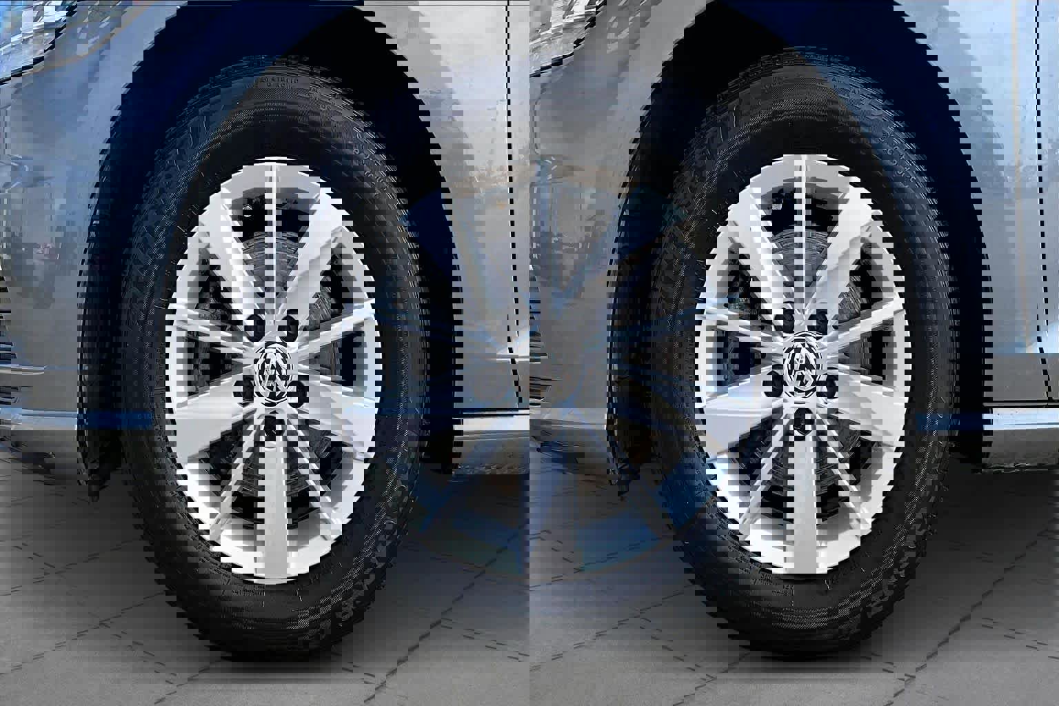 Used 2019 Volkswagen Golf S image 10