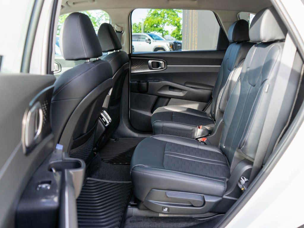 New 2025 Kia Sorento EX AWD/4WD image 13