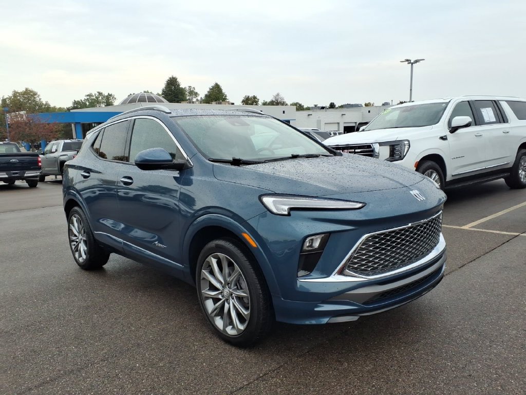 Used 2024 Buick Encore GX Avenir w/ Avenir Convenience Package AWD/4WD image 3