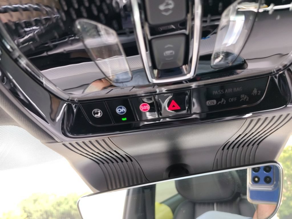 New 2027 Cadillac Vistiq Premium Luxury AWD/4WD image 34