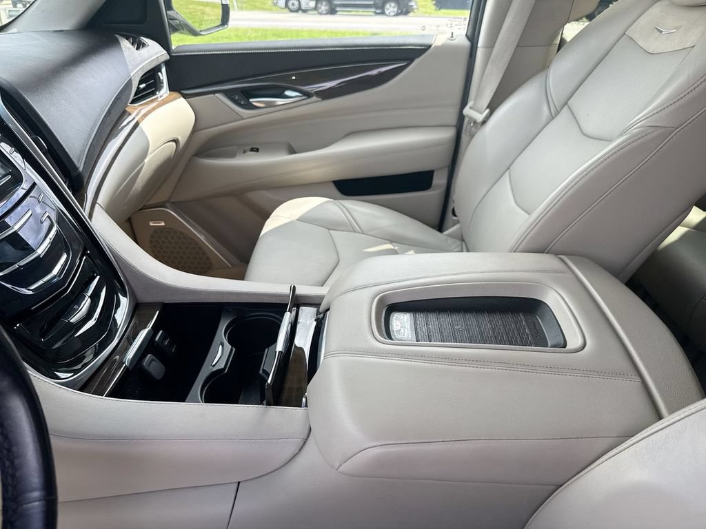 Used 2020 Cadillac Escalade ESV Premium Luxury AWD/4WD image 20